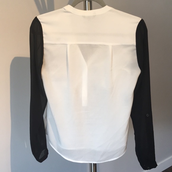 RW & CO Blouse - Picture 5 of 5